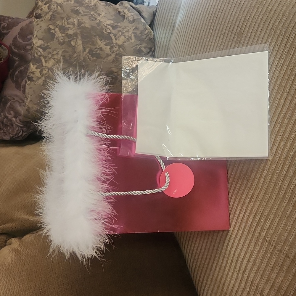 *Rare* Brand New BBW Maribou Feathered Pink Holiday Gift Bag